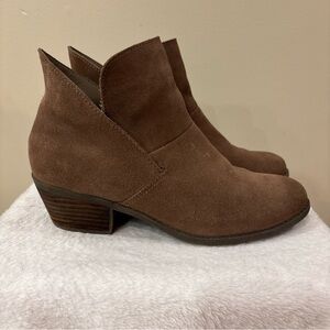 Me Too Boots Womens 7 M Zena Casual Slip On Ankle Bootie Brown Suede Heels